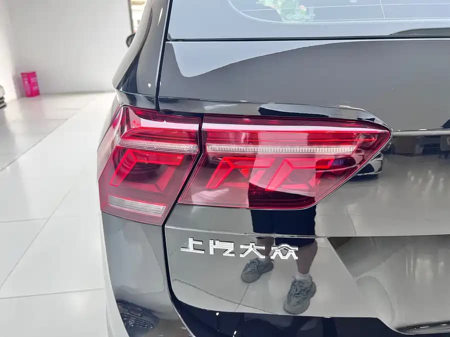 Volkswagen Tiguan - фото 11