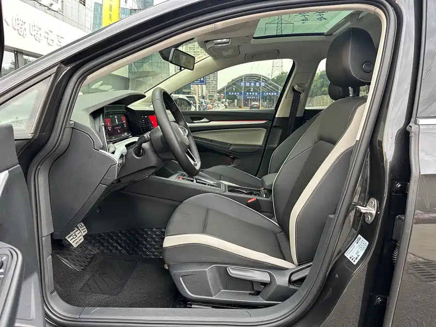 Volkswagen Golf - фото 10