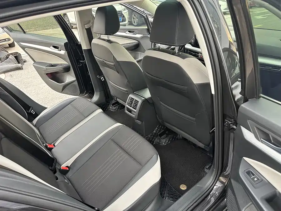 Volkswagen Golf - фото 20