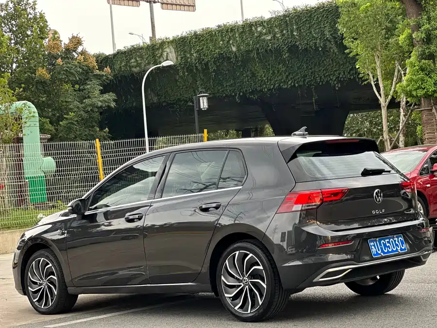 Volkswagen Golf - фото 7